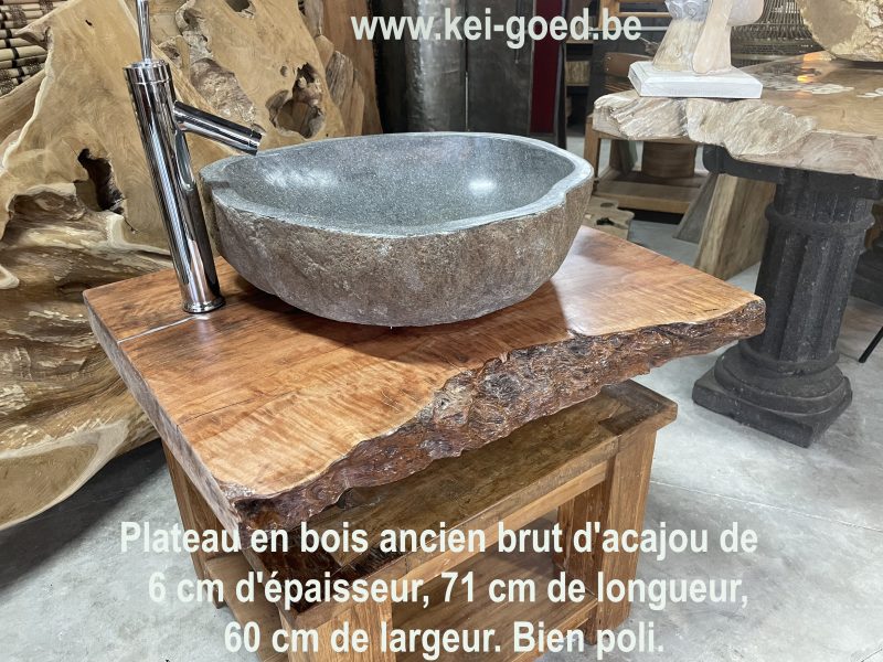 1554 Plateau en bois ancien brut d'acajou de 6 cm d'épaisseur, 71 cm de longueur, 60 cm de largeur. Bien poli. BE